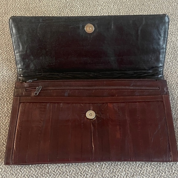 Vtg Sunco Genuine Eel Skin Clutch Burgundy Fold Over Purse Chevron 70s Korea - Picture 2 of 6